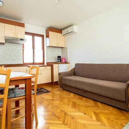 Ivo Pensiune 3*